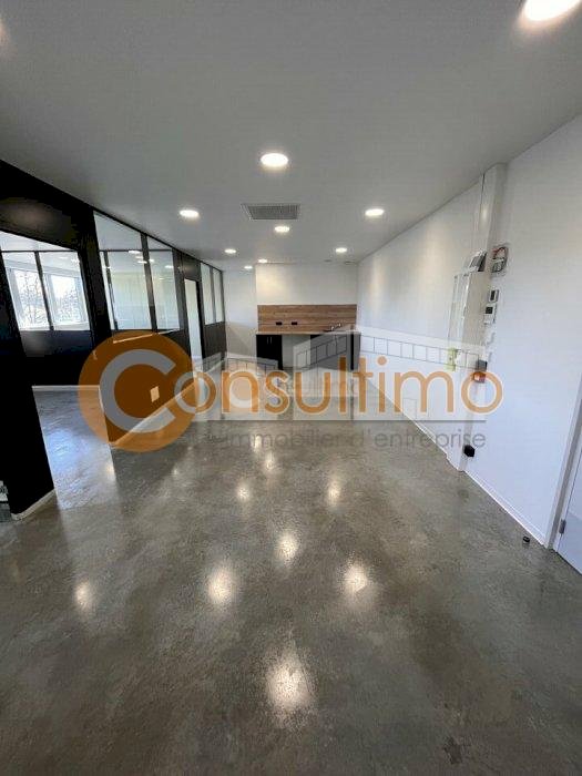 Bureau à louer 65 m² - Carbon-Blanc