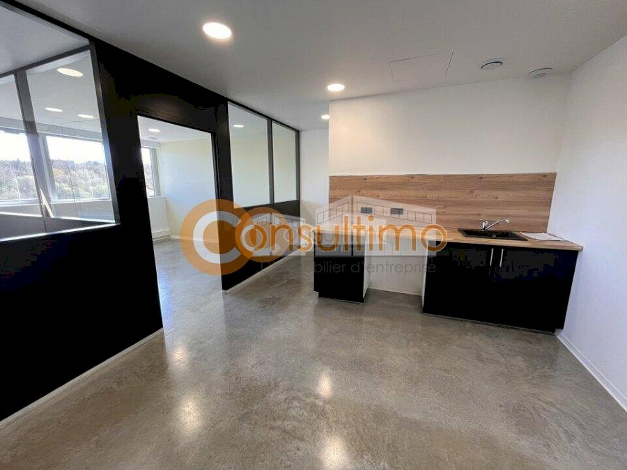 Bureau à louer 65 m² - Carbon-Blanc