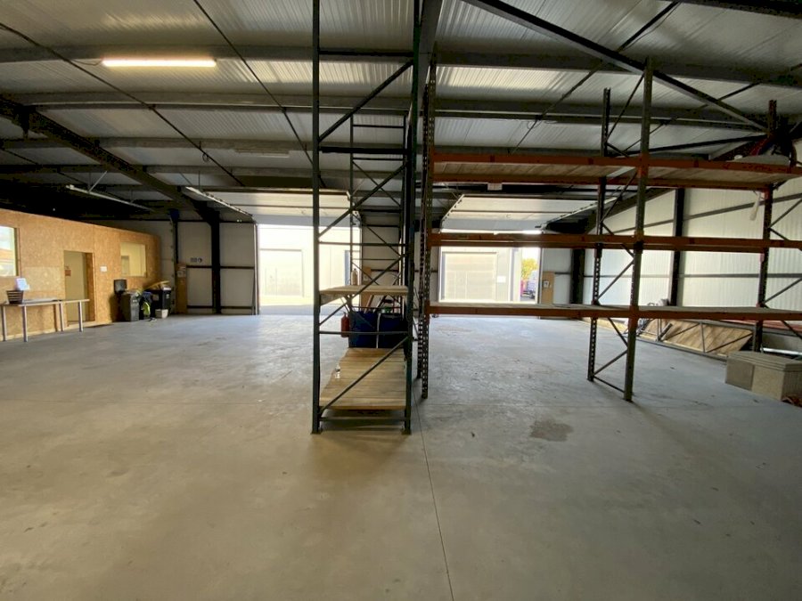Local d'activité à louer 300 m² - Mios