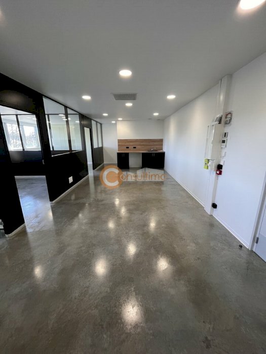 Bureau à louer 65 m² - Carbon-Blanc