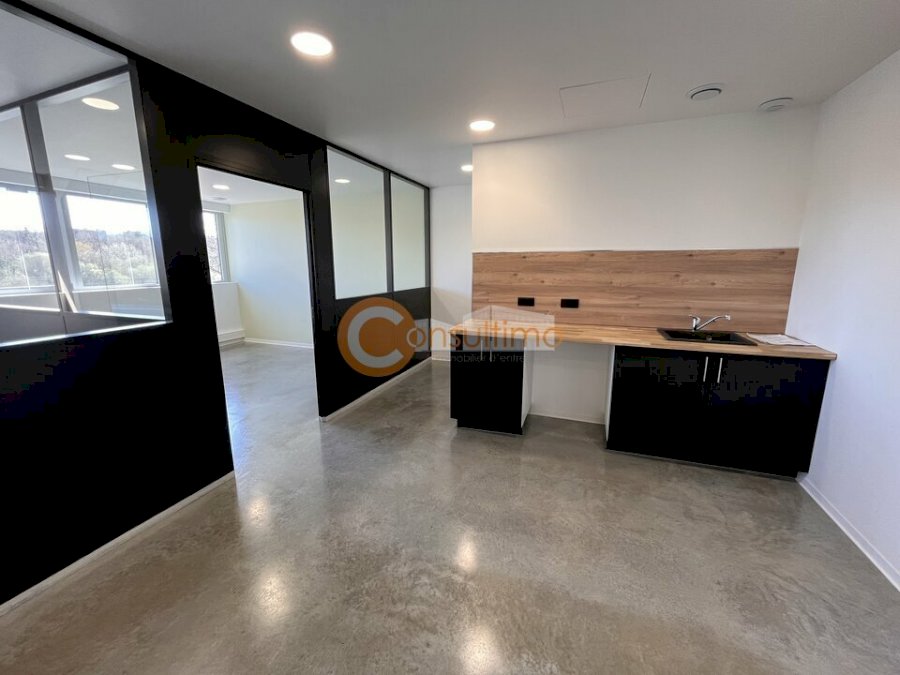 Bureau à louer 65 m² - Carbon-Blanc