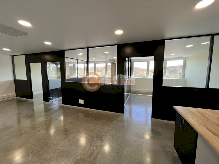 Bureau à louer 65 m² - Carbon-Blanc