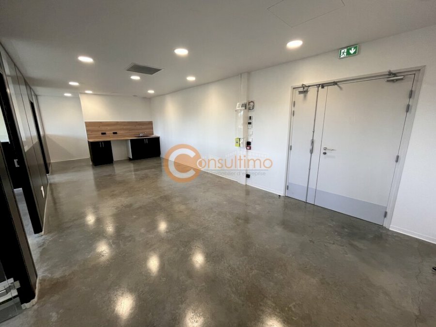 Bureau à louer 65 m² - Carbon-Blanc
