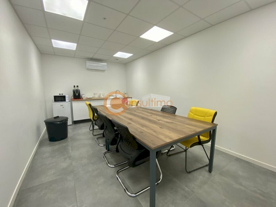 Bureau à louer 700 m² - Montussan
