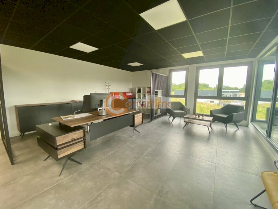 Bureau à louer 700 m² - Montussan