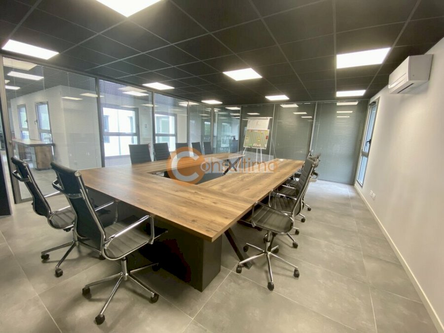 Bureau à louer 700 m² - Montussan