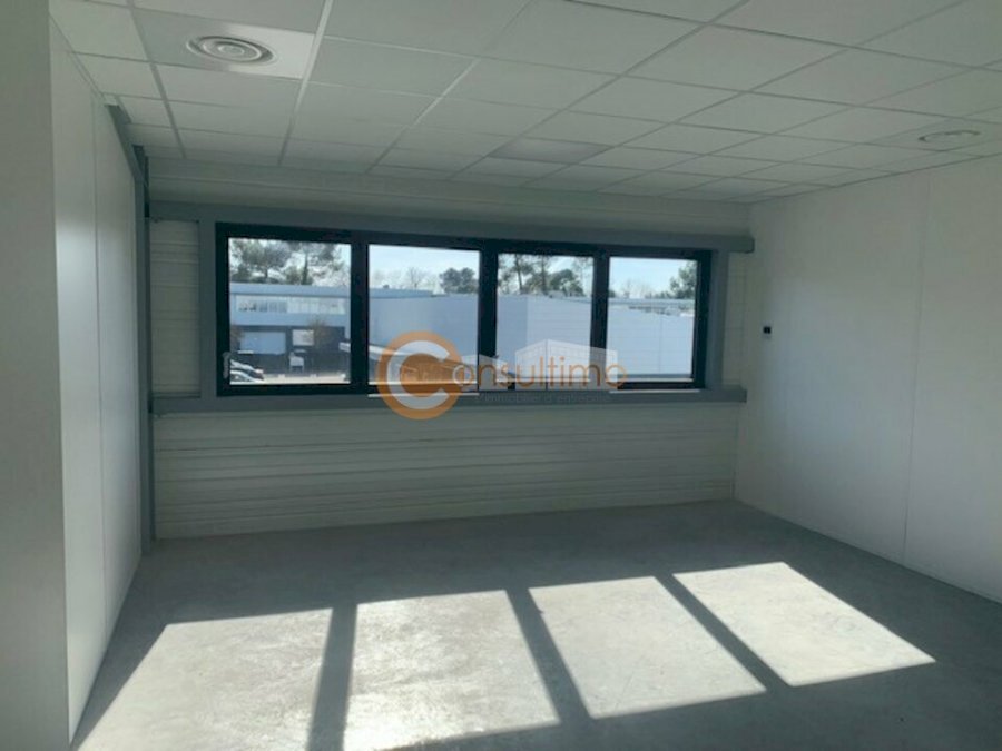 Local d'activité à louer 302 m² - Gradignan