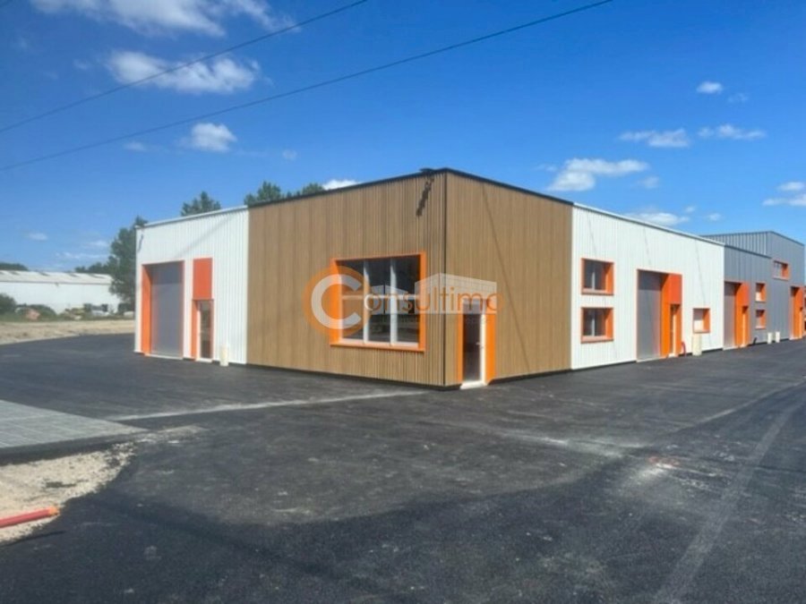 Local d'activité à louer 258 m² - Carbon-Blanc