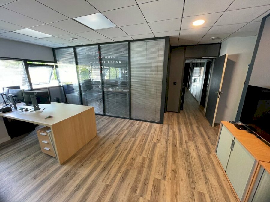 Bureau à louer 190 m² - Villenave-d'Ornon
