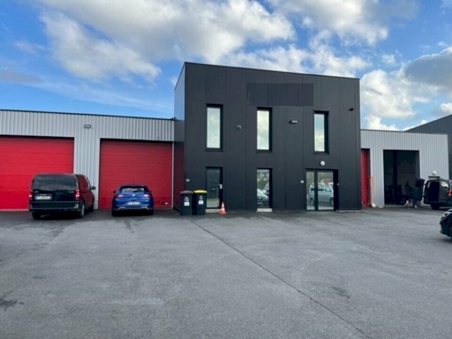 Local d'activité à louer 720 m² - Saint-Loubès