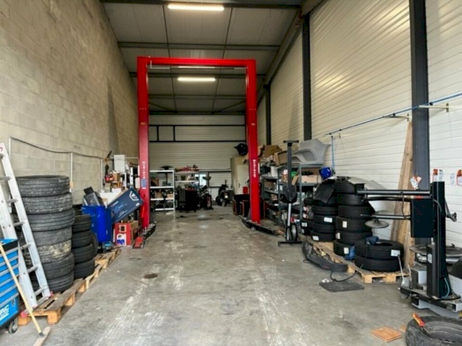 Local d'activité à louer 720 m² - Saint-Loubès