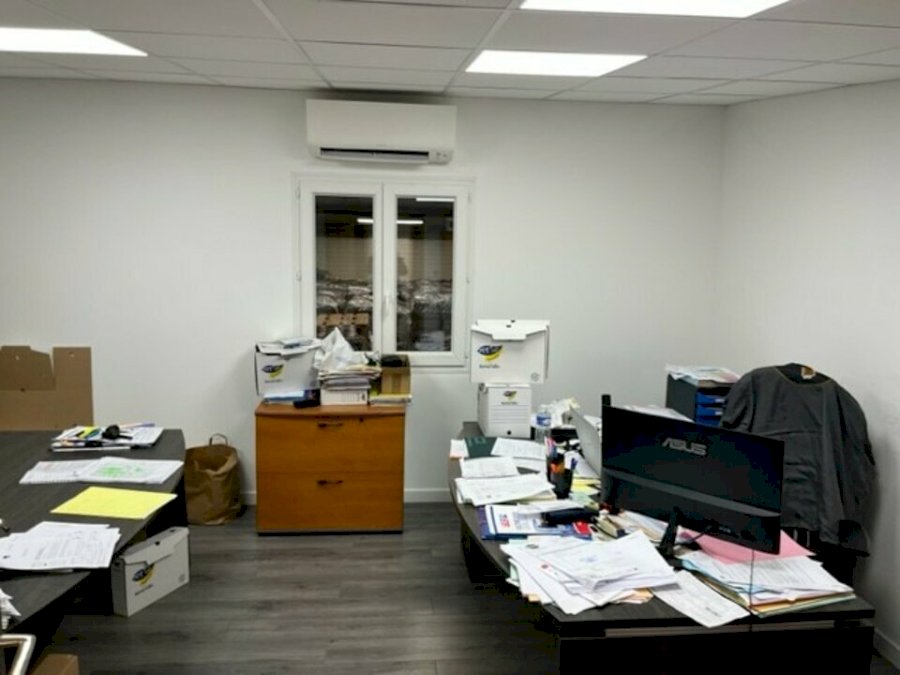 Local d'activité à louer 720 m² - Saint-Loubès