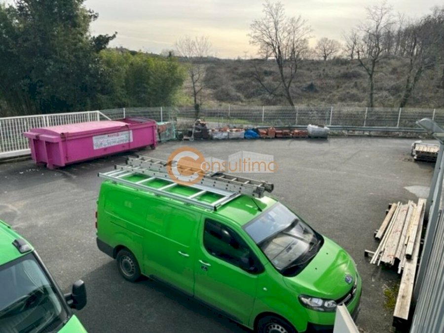 Local d'activité à acheter 680 m² - Montussan
