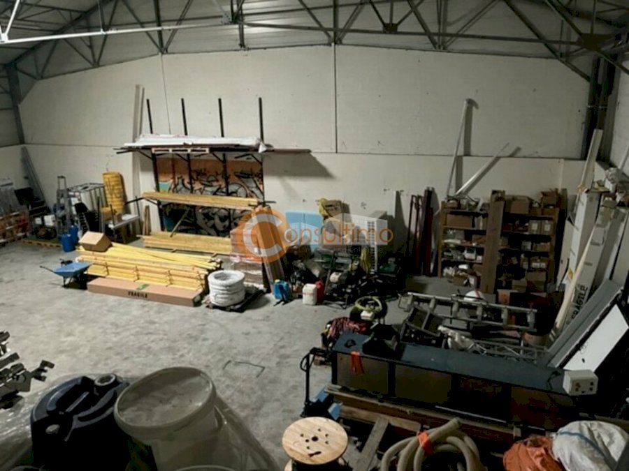 Local d'activité à acheter 680 m² - Montussan