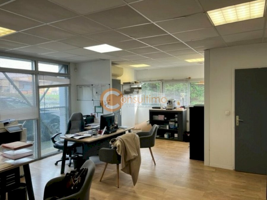 Local d'activité à acheter 680 m² - Montussan