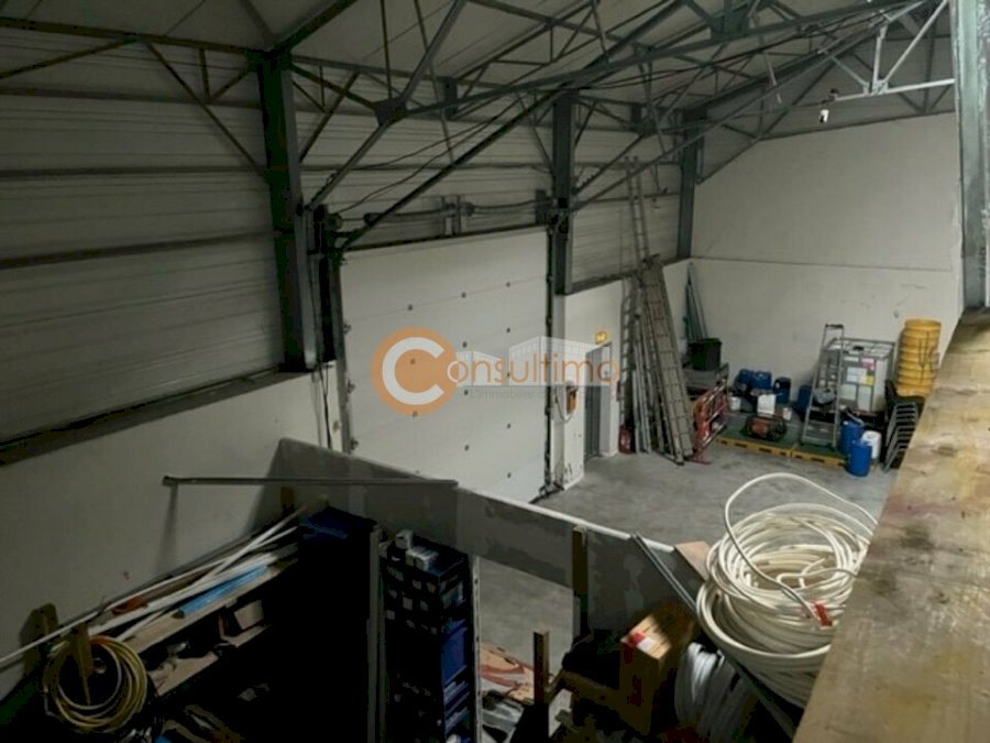 Local d'activité à acheter 680 m² - Montussan