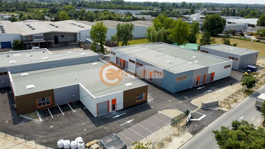 Local d'activité à louer 150 m² - Carbon-Blanc