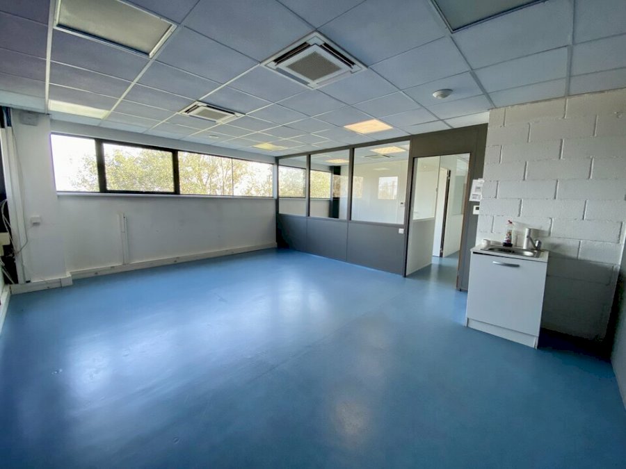 Bureau à louer 90 m² - Pessac