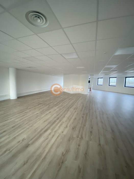 Bureau à acheter 186 m² - Fargues-Saint-Hilaire