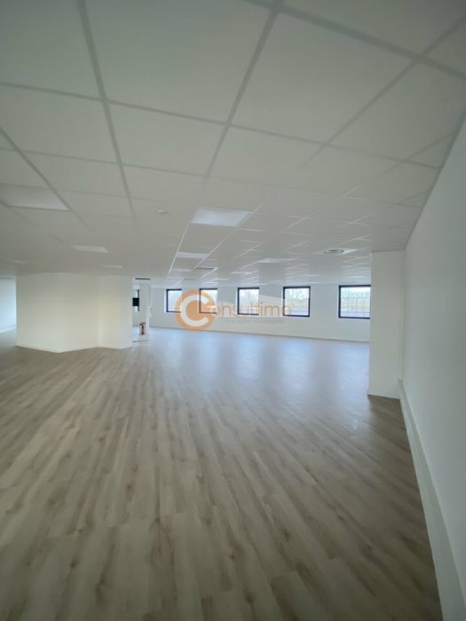 Bureau à acheter 186 m² - Fargues-Saint-Hilaire