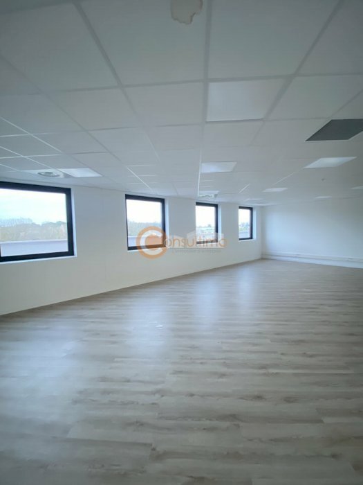 Bureau à acheter 186 m² - Fargues-Saint-Hilaire