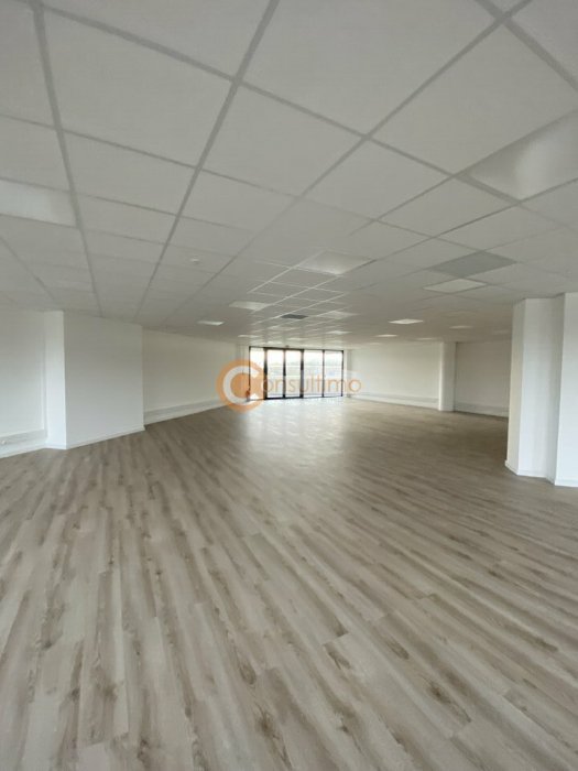Bureau à acheter 186 m² - Fargues-Saint-Hilaire