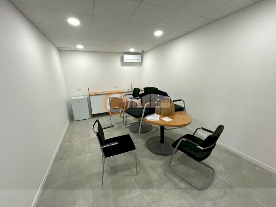 Bureau à louer 46 m² - Montussan
