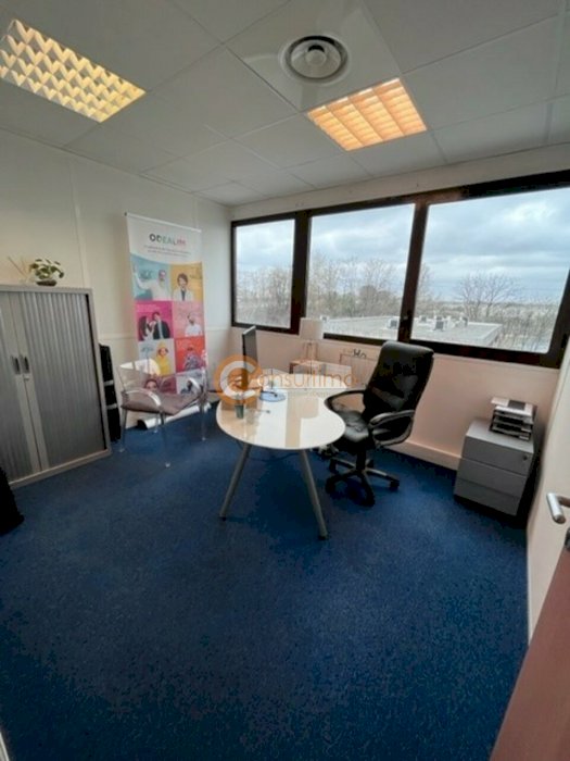 Bureau à louer 107 m² - Mérignac