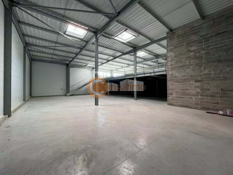 Local d'activité à louer 556 m² - Mios