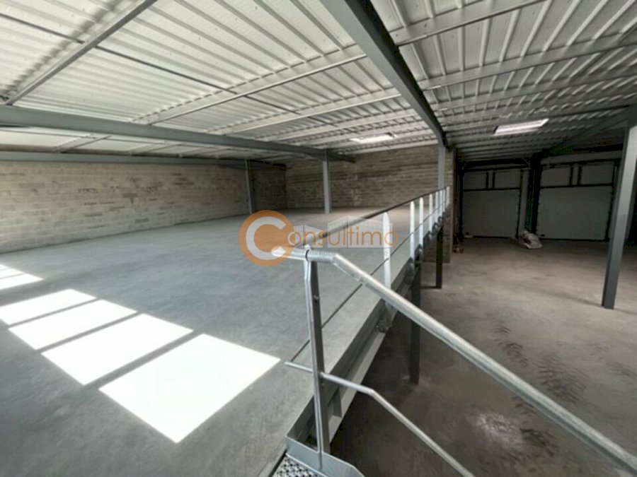 Local d'activité à louer 556 m² - Mios