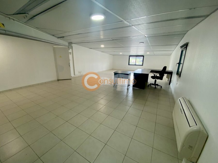 Bureau à louer 63 m² - Montussan