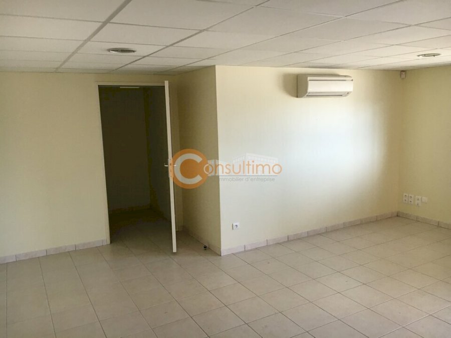 Bureau à louer 63 m² - Montussan