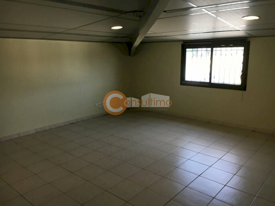 Bureau à louer 63 m² - Montussan