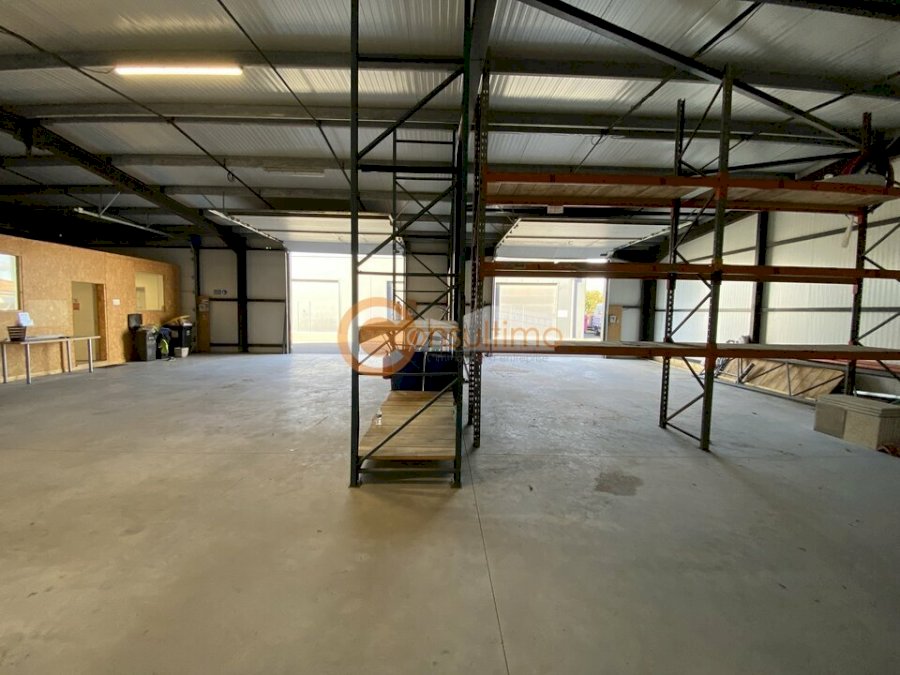 Local d'activité à louer 300 m² - Mios