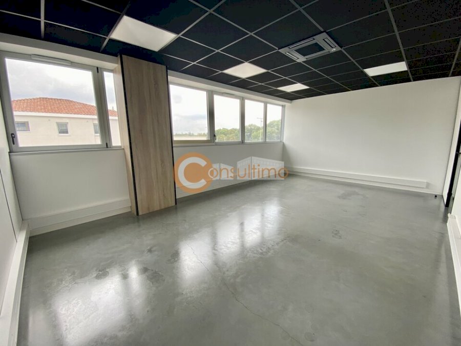 Bureau à louer 65 m² - Carbon-Blanc