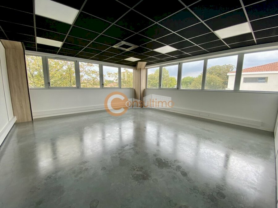 Bureau à louer 65 m² - Carbon-Blanc
