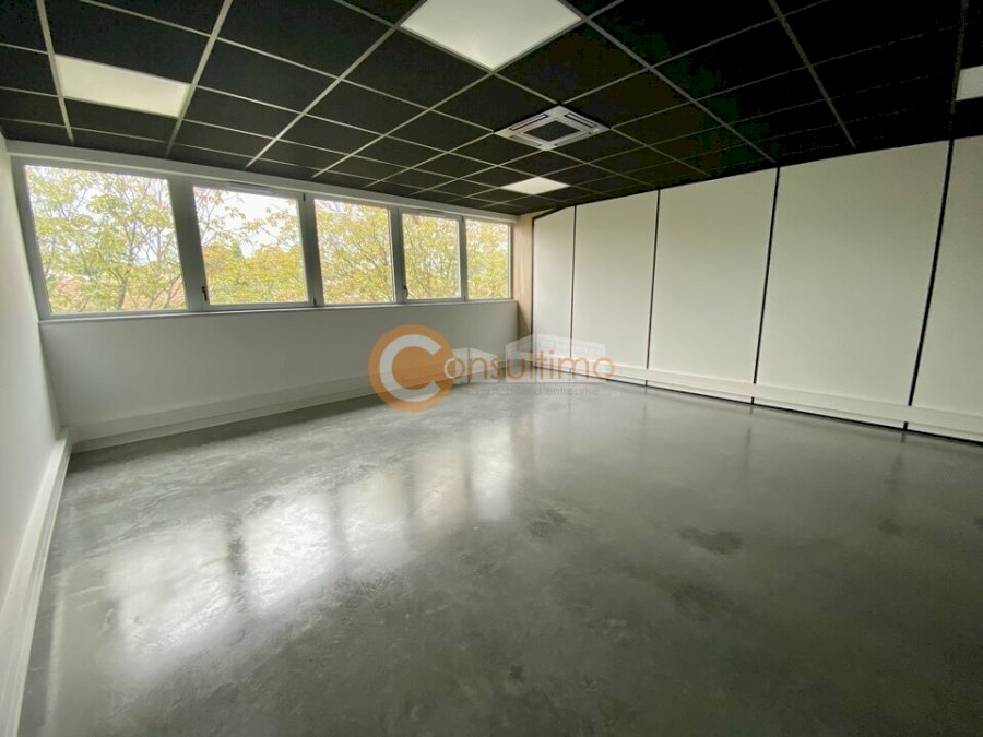 Bureau à louer 65 m² - Carbon-Blanc