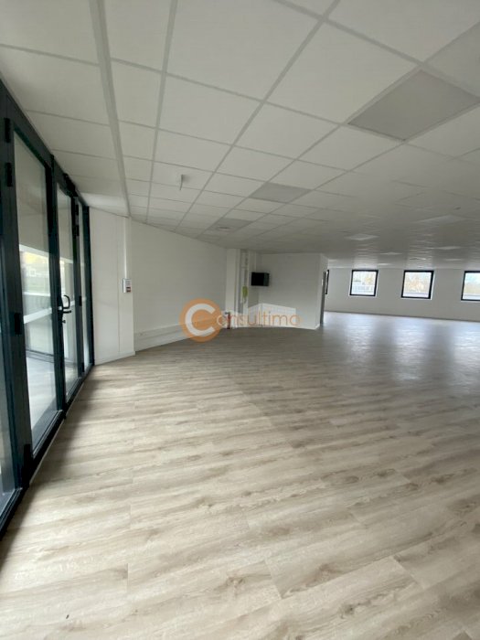 Bureau à acheter 211 m² - Fargues-Saint-Hilaire