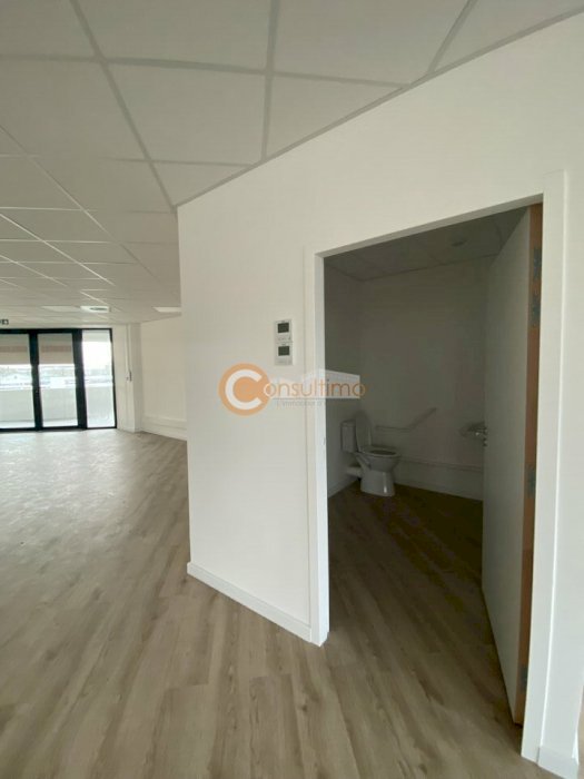 Bureau à acheter 211 m² - Fargues-Saint-Hilaire