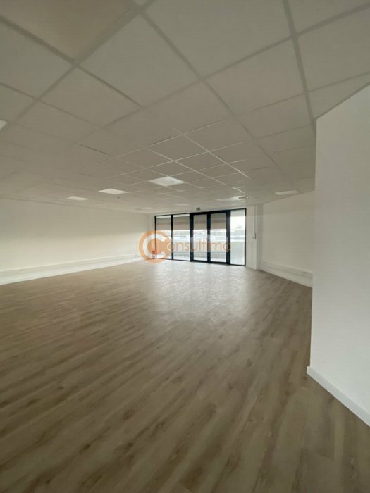 Bureau à acheter 211 m² - Fargues-Saint-Hilaire