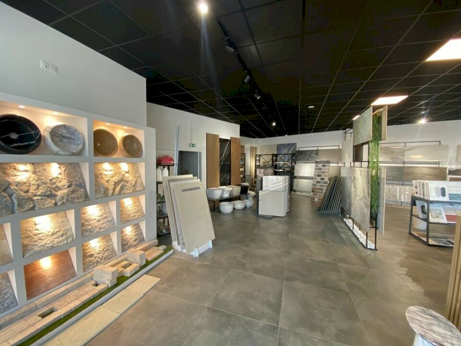 Local commercial à louer 138 m² - Carbon-Blanc