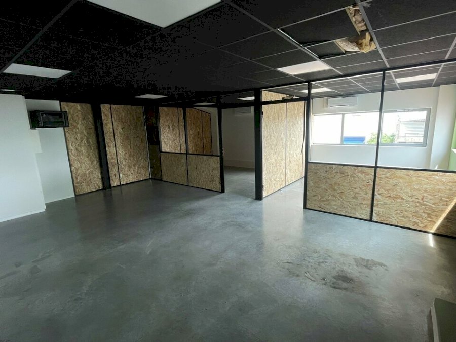 Bureau à louer 65 m² - Carbon-Blanc