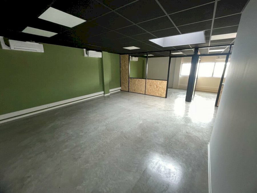 Bureau à louer 65 m² - Carbon-Blanc