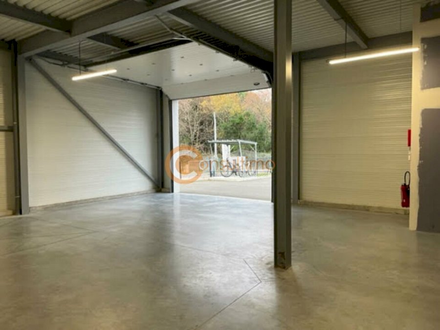 Local d'activité à louer 300 m² - Gradignan