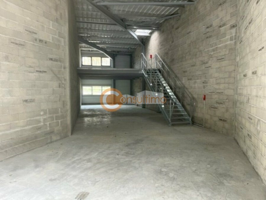 Local d'activité à louer 169 m² - Montussan Local d'activité à louer 169 m² - Montussan