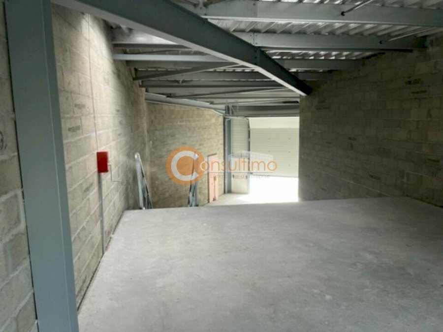 Local d'activité à louer 169 m² - Montussan Local d'activité à louer 169 m² - Montussan