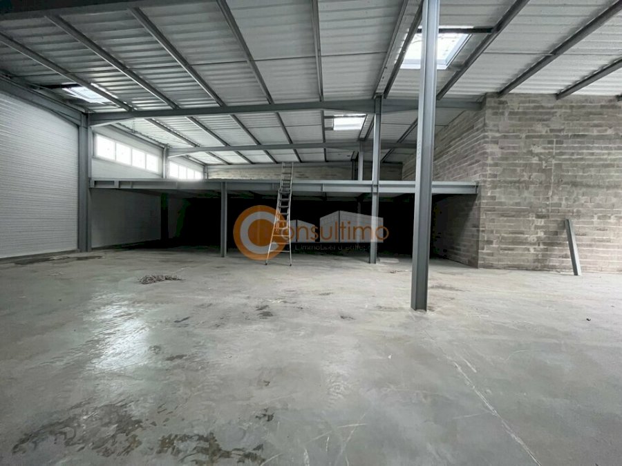 Local d'activité à acheter 725 m² - Mios