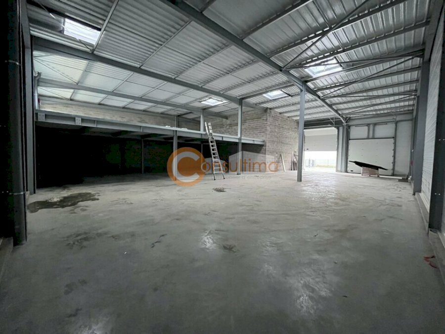Local d'activité à acheter 725 m² - Mios