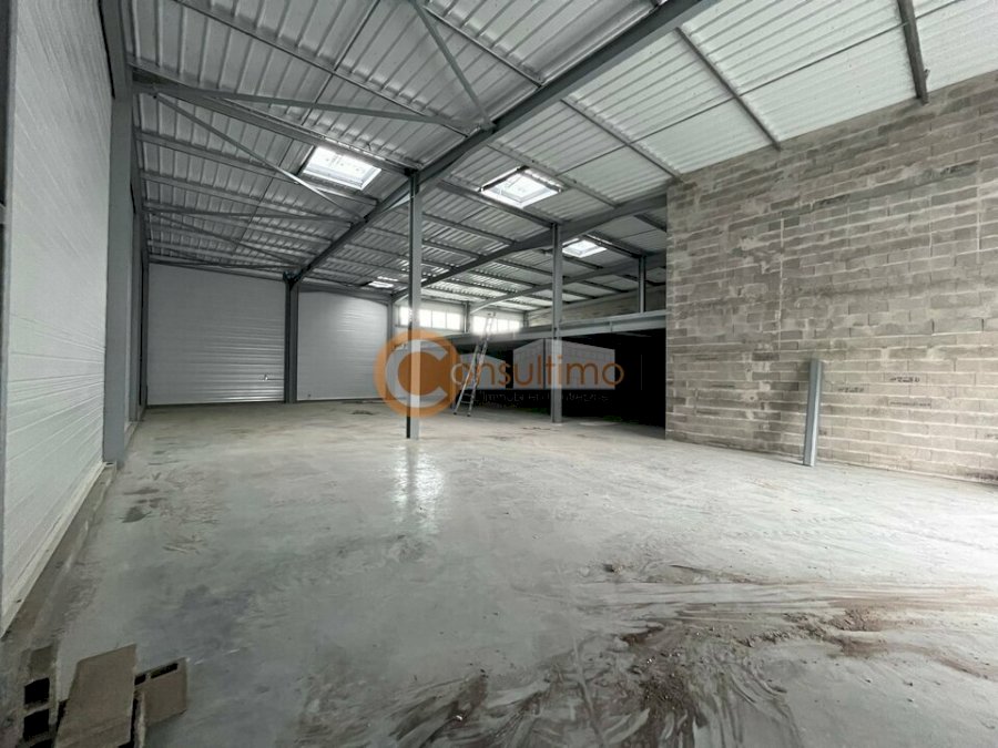 Local d'activité à acheter 725 m² - Mios