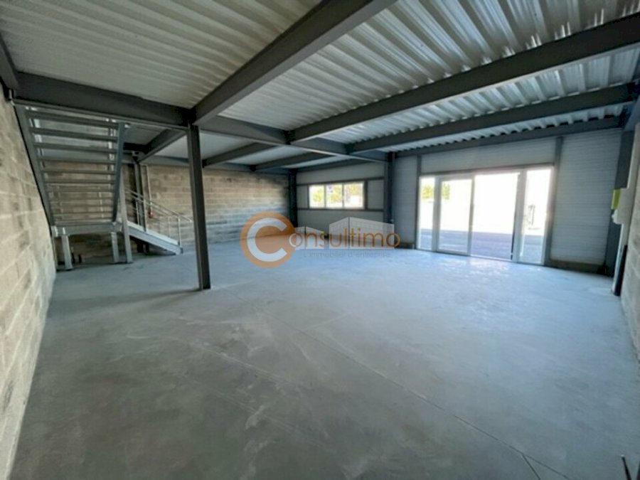 Local d'activité à acheter 725 m² - Mios